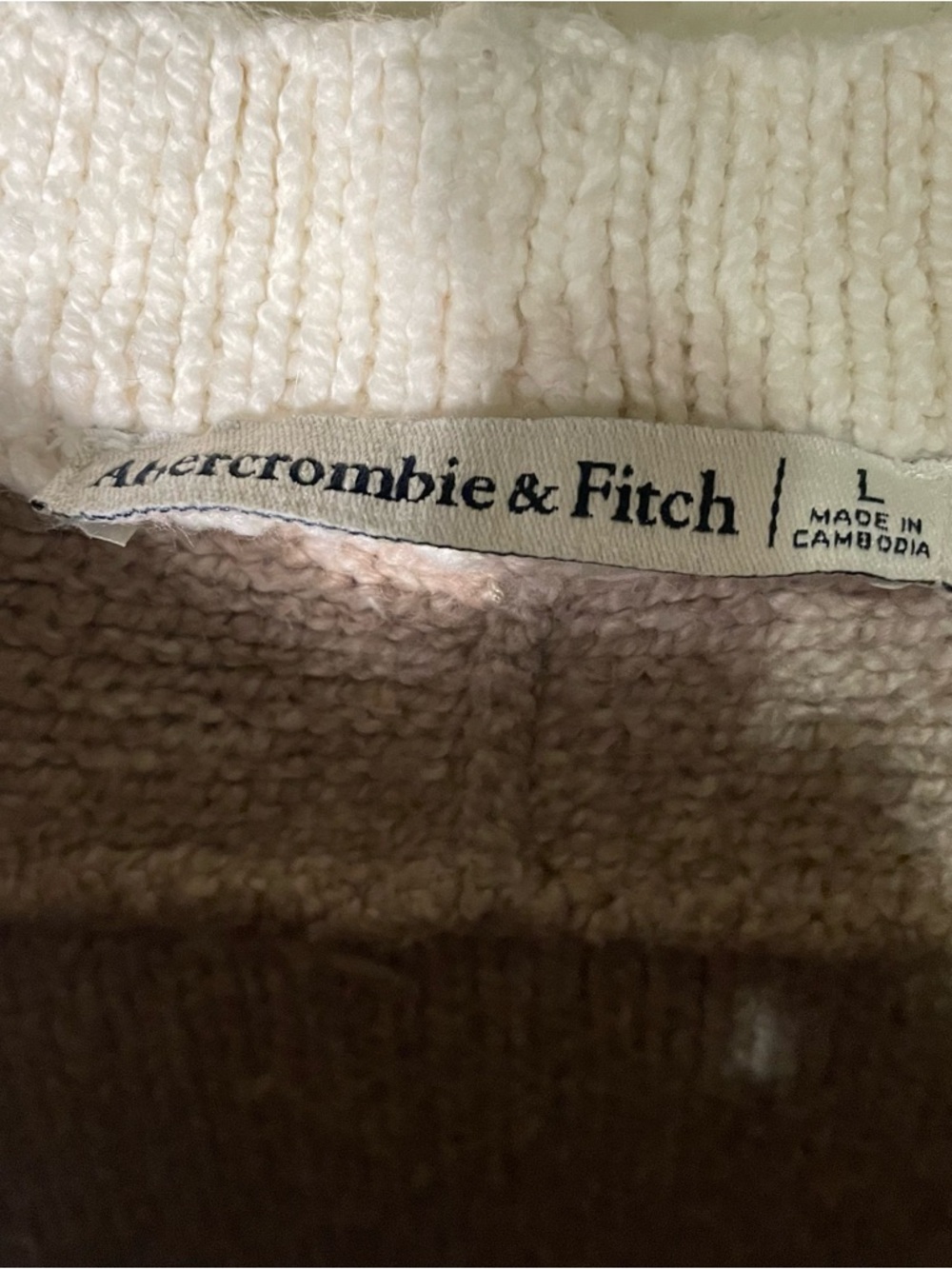 Abercrombie & Fitch Short-Sleeve Crewneck Sweater in Light Taupe with Cream Trim - Picture 7 of 7